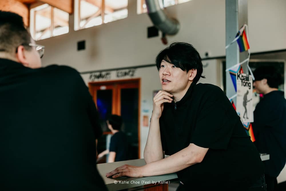Candid backstage moment between two guests at a live show